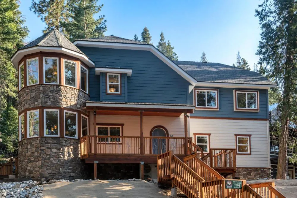 A Blue Sky Lodge hotel hero