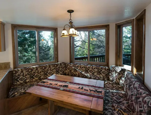 Four Seasons hotel detail image 1