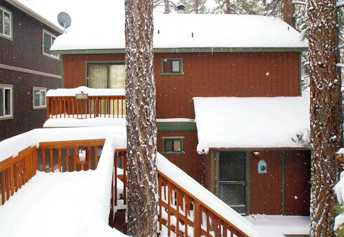 Four Seasons Retreat hotel hero