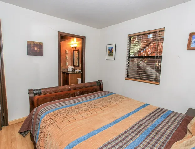 Four Seasons Retreat hotel detail image 3