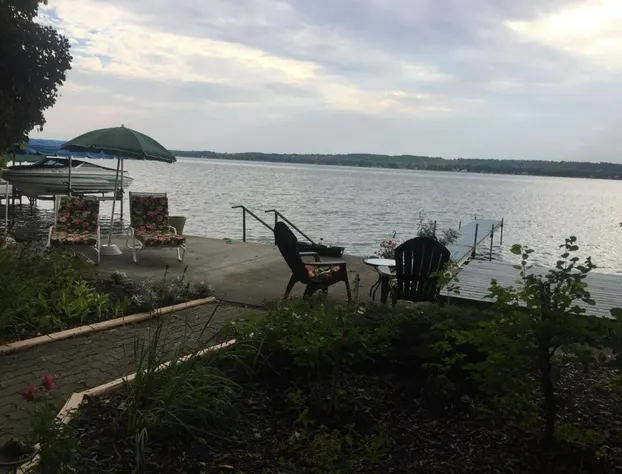 Lovely Lakeside Lodge hotel detail image 2