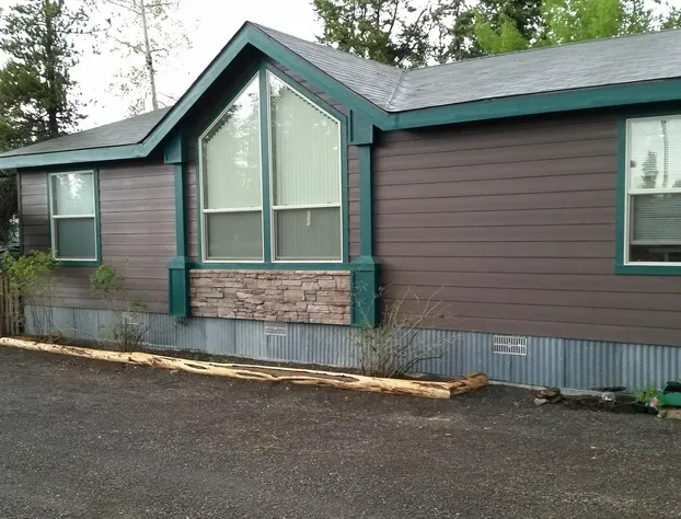Yellowstone Wildlife Cabins hotel detail image 1