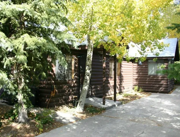 Yellowstone Wildlife Cabins hotel detail image 2