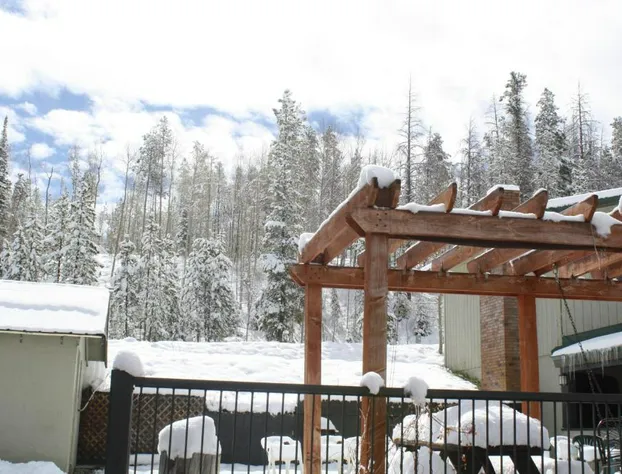 Hideaway Mountain Lodge hotel detail image 2