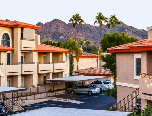 Resort Community: Three Heated 24 7 365 Pools mile walk to N. Mtn. Preserve hotel detail image 2