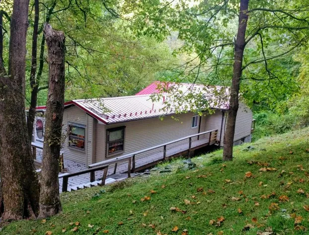 Red Roof hotel detail image 1