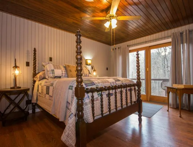 Red Roof hotel detail image 3