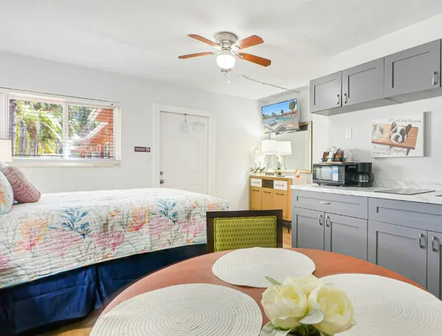 Bella Sirena Inn hotel detail image 3