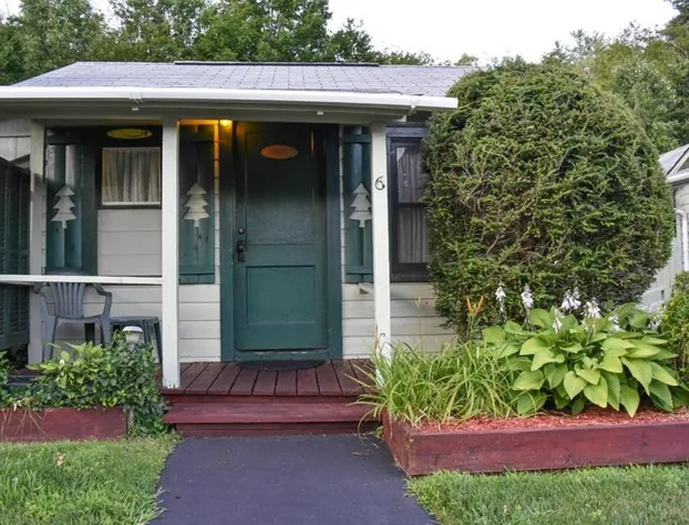 Adirondack Sunrise Lodge hotel detail image 2