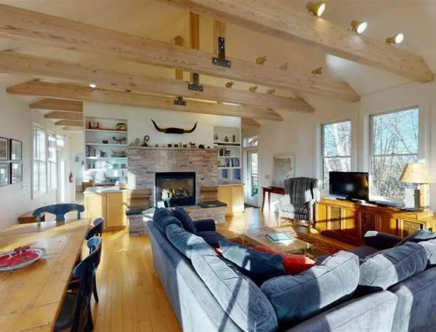 Mountain Treetop hotel detail image 2