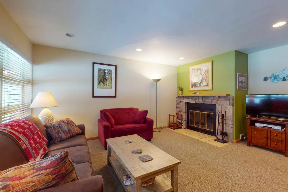 Convenient 2 Bedroom Condo #11A In East Vail. Market And Hot Tub On Site hotel hero