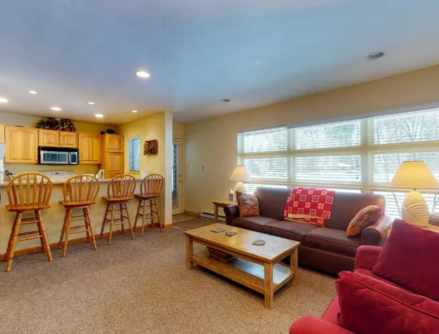 Convenient 2 Bedroom Condo #11A In East Vail. Market And Hot Tub On Site hotel detail image 1