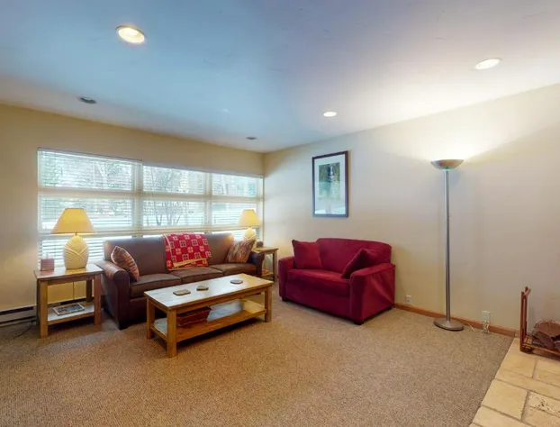 Convenient 2 Bedroom Condo #11A In East Vail. Market And Hot Tub On Site hotel detail image 2