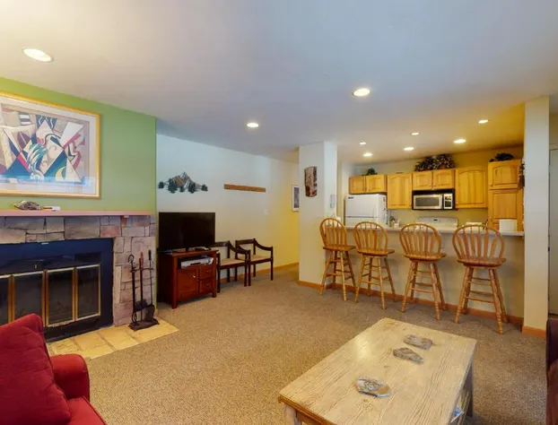 Convenient 2 Bedroom Condo #11A In East Vail. Market And Hot Tub On Site hotel detail image 4