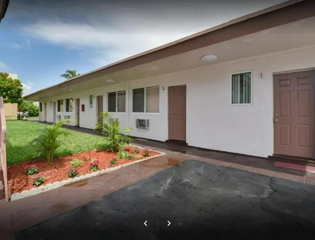 Super Budget Inn hotel detail image 1