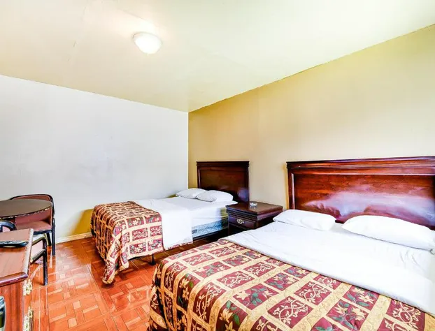 Super Budget Inn hotel detail image 4