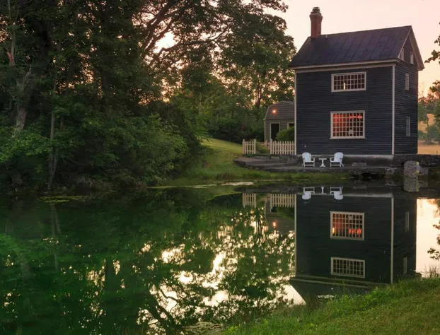 Inn and Cabins at Vaucluse Spring hotel detail image 2