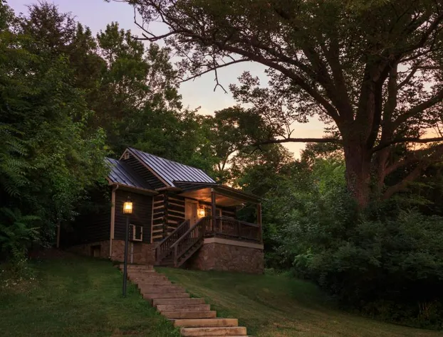 Inn and Cabins at Vaucluse Spring hotel detail image 3
