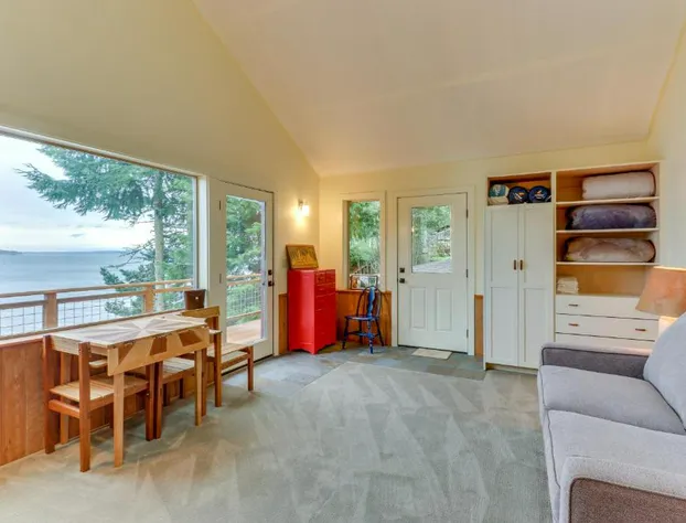 The Cabin at Oak Bay hotel detail image 4