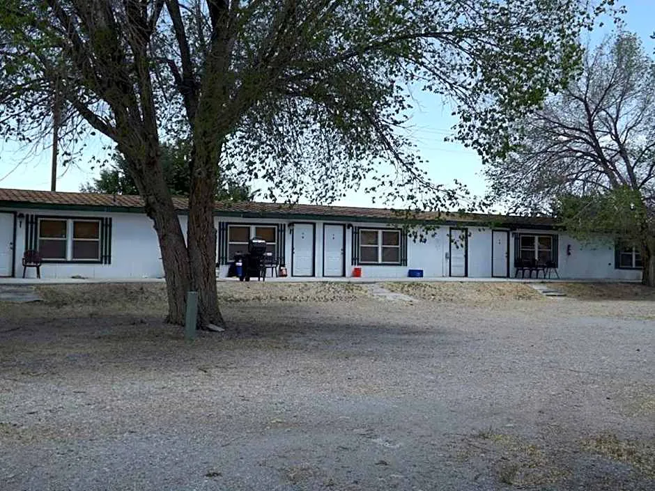 The Whispering Elms Motel hotel hero