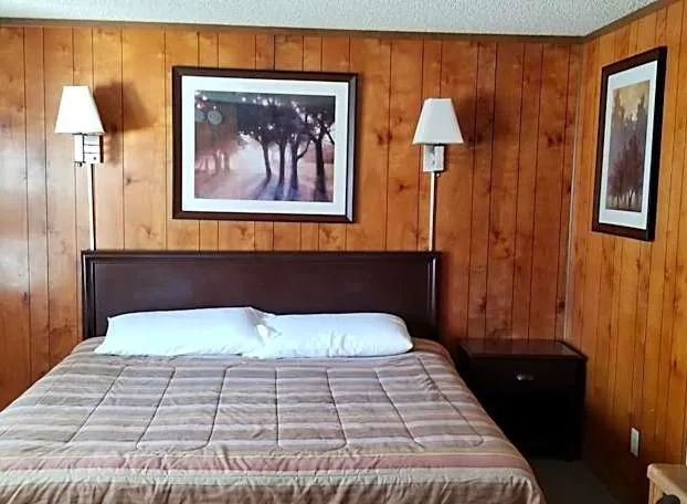 The Whispering Elms Motel hotel detail image 3