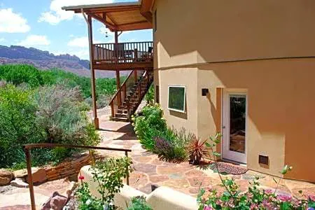 Red Moon Lodge hotel detail image 1