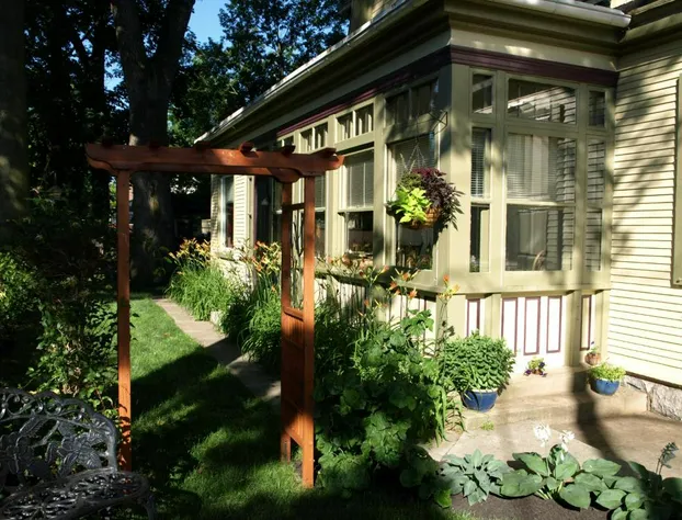 Manheim Manor hotel detail image 4