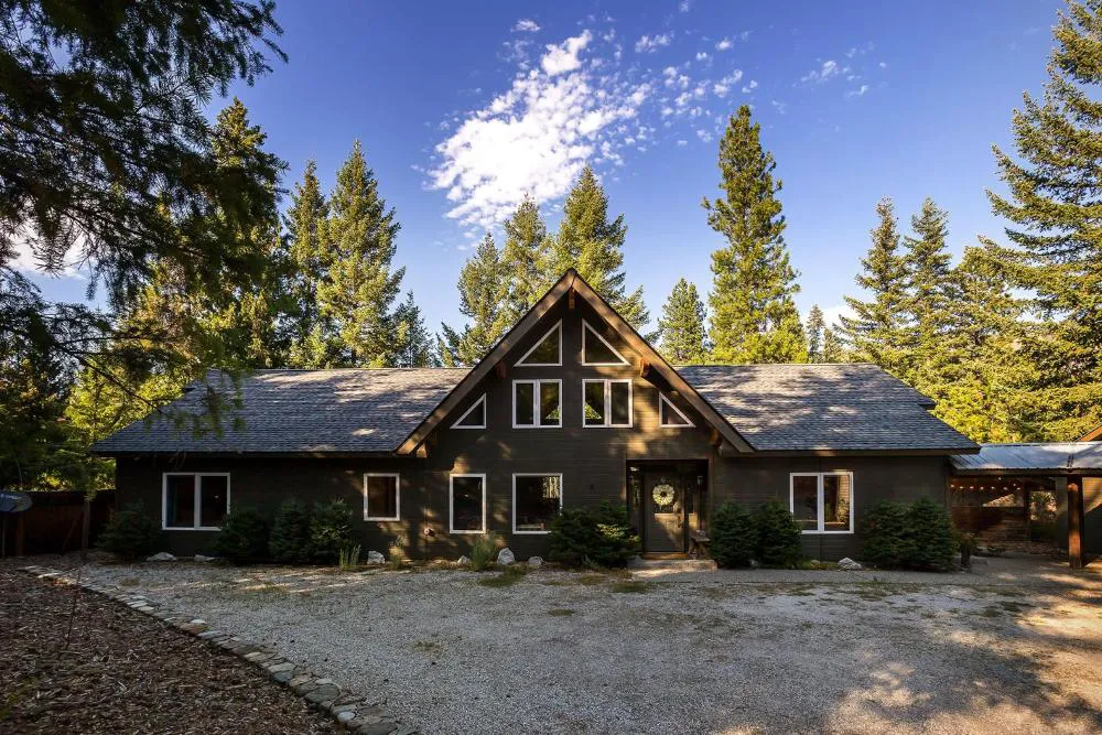 Riffle River Lodge 3 Bedroom Home by NW Comfy Cabins by RedAwning hotel hero