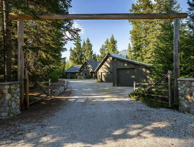 Riffle River Lodge 3 Bedroom Home by NW Comfy Cabins by RedAwning hotel detail image 2