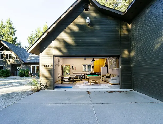 Riffle River Lodge 3 Bedroom Home by NW Comfy Cabins by RedAwning hotel detail image 3