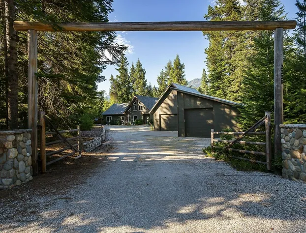Riffle River Lodge 3 Bedroom Home by NW Comfy Cabins by RedAwning hotel detail image 4