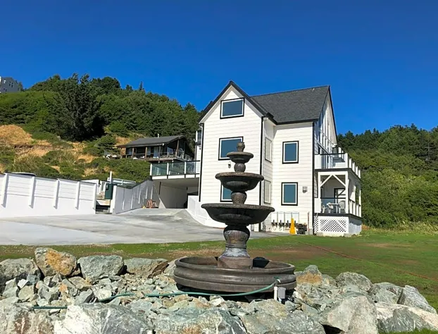 The Castle Inn of the Lost Coast hotel detail image 2