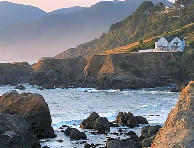 The Castle Inn of the Lost Coast hotel detail image 3