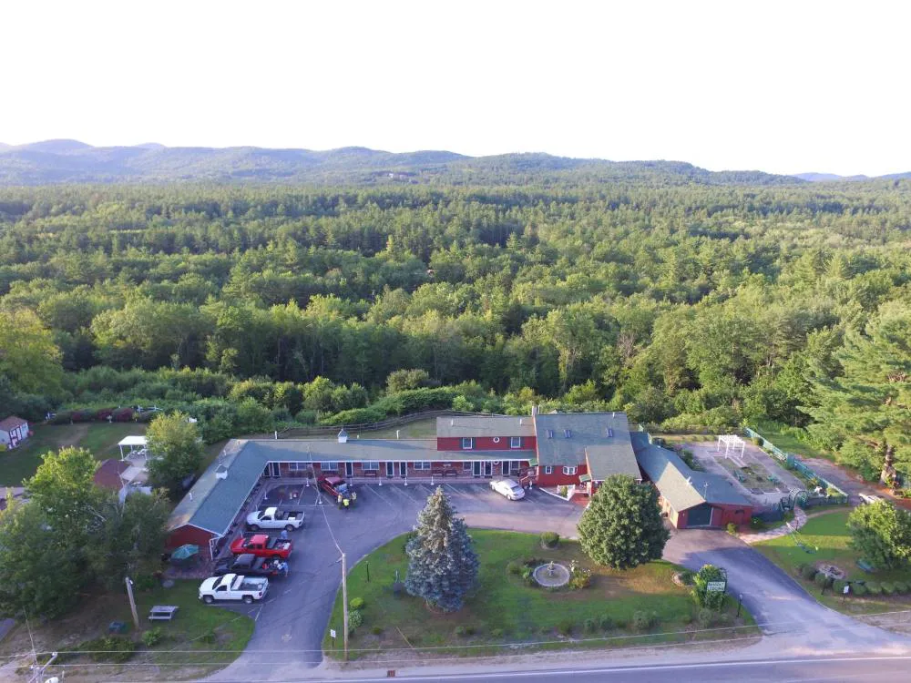 Midway Lodging hotel hero