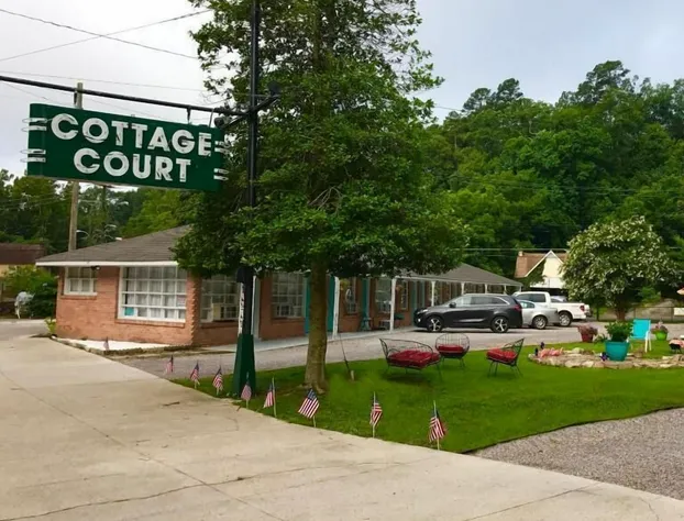 Dame Fortune's Cottage Court hotel detail image 4