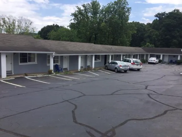 Hilltop Inn hotel hero