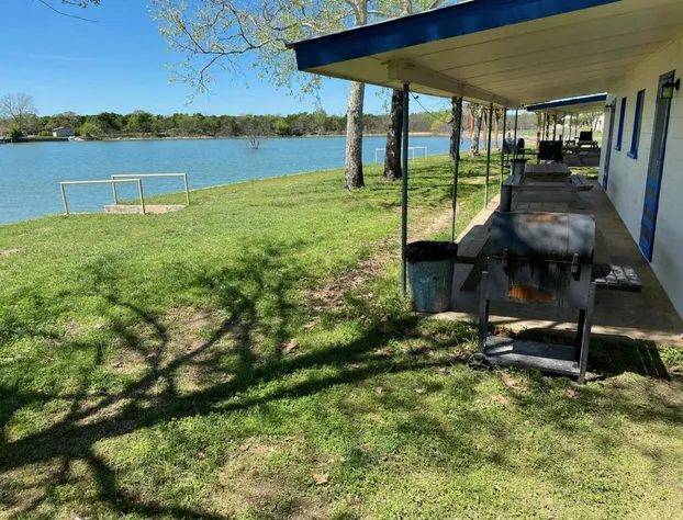 Oasis Lake Buchanan hotel detail image 3