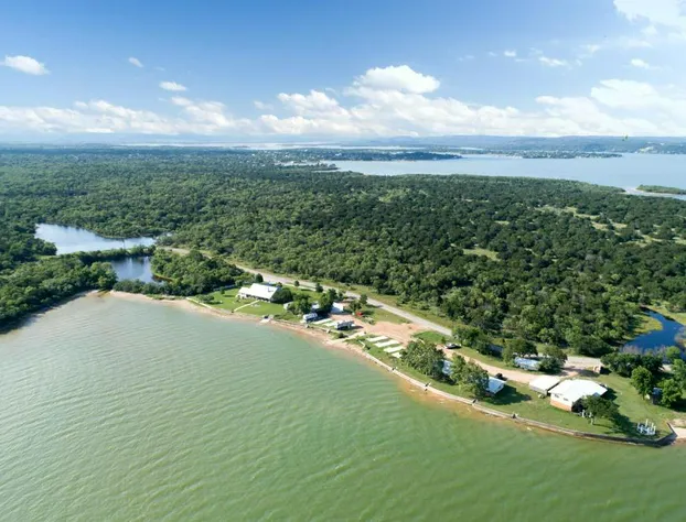 Oasis Lake Buchanan hotel detail image 4