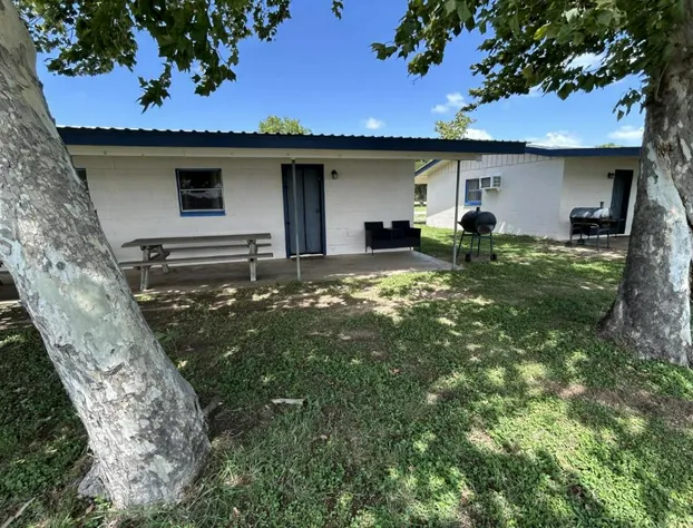 Oasis Lake Buchanan hotel detail image 1