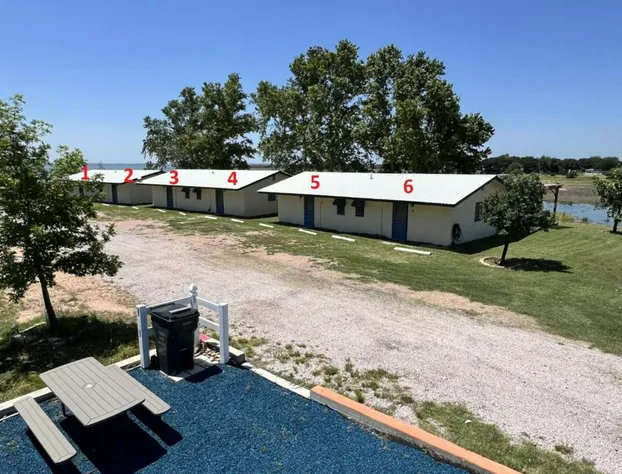 Oasis Lake Buchanan hotel detail image 2