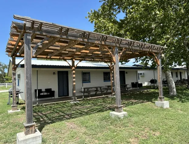 Oasis Lake Buchanan hotel detail image 3