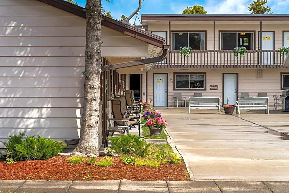 Lazy Duck Inn hotel hero