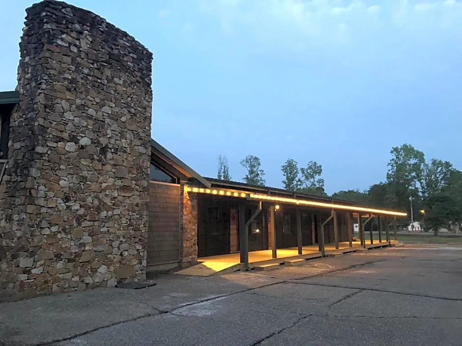 Samantha's Timber Inn hotel hero