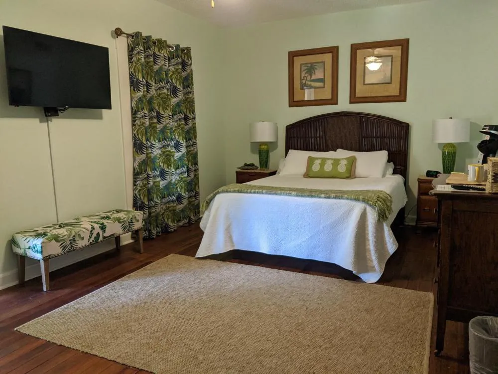 Lake Minneola Inn hotel hero