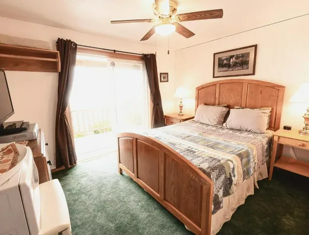 Front Room Lynnview Lodge hotel detail image 1