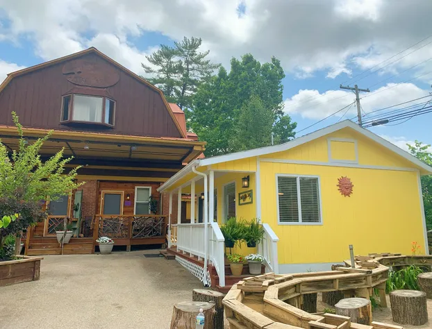 The Iris Garden Downtown Cottages and Suites hotel detail image 1