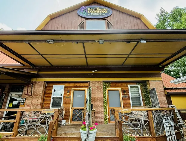 The Iris Garden Downtown Cottages and Suites hotel detail image 2