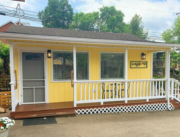 The Iris Garden Downtown Cottages and Suites hotel detail image 3