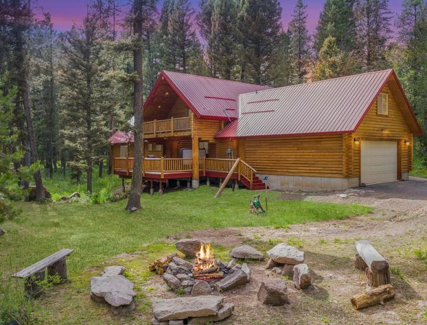 Lodgepole Lookout by KABINO Hot Tub Garage Foosball Fire Pit Theater Room U-Shaped Driveway hotel detail image 1