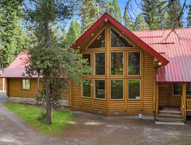 Lodgepole Lookout by KABINO Hot Tub Garage Foosball Fire Pit Theater Room U-Shaped Driveway hotel detail image 3